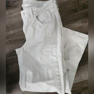 EUC - Torrid Perfect Wide-Leg Mid-Rise Jean in White Size 10R